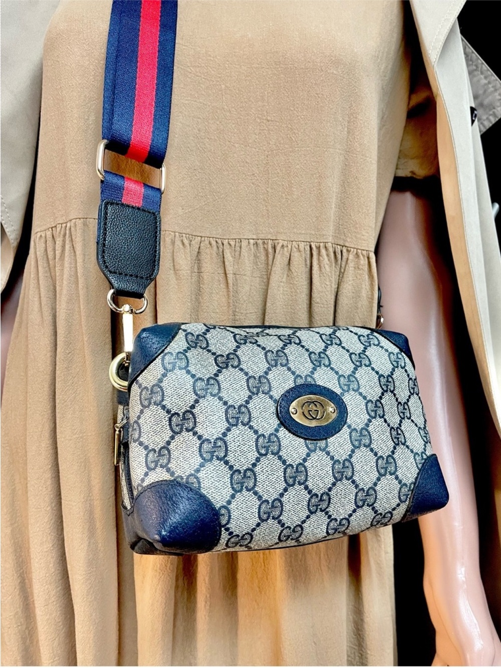 Authentic vintage Gucci GG canvas crossbody bag